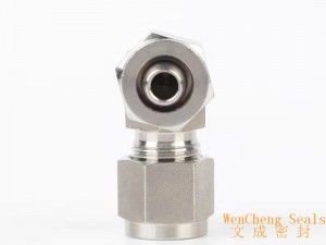 Stainless steel ferrule quick tightening elbow